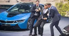 Шефът на BMW припадна по време на автоизложение (видео)